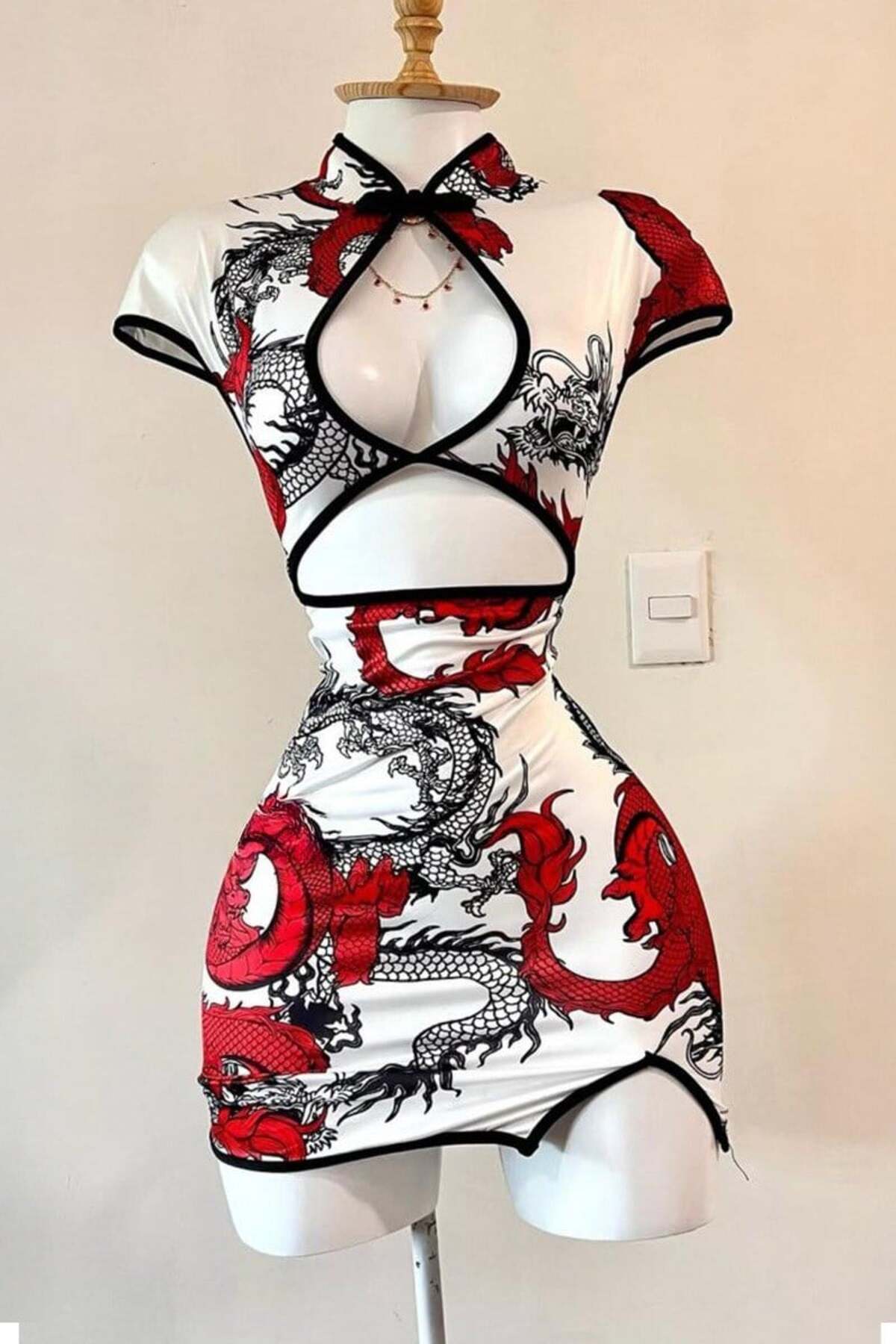 Beyaz Ejderha Motifli Pencere Detaylı Şeritli Qipao Elbise - None Wear